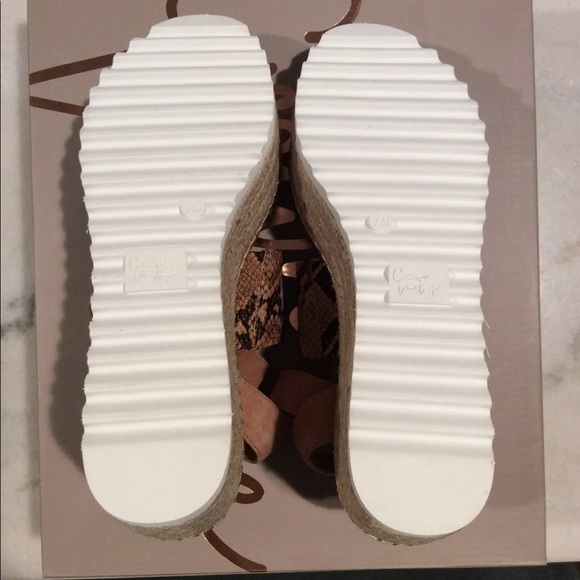 BNIB CROWN VINTAGE Wedge Sandal Size 9 LAST ONE - Picture 16 of 16